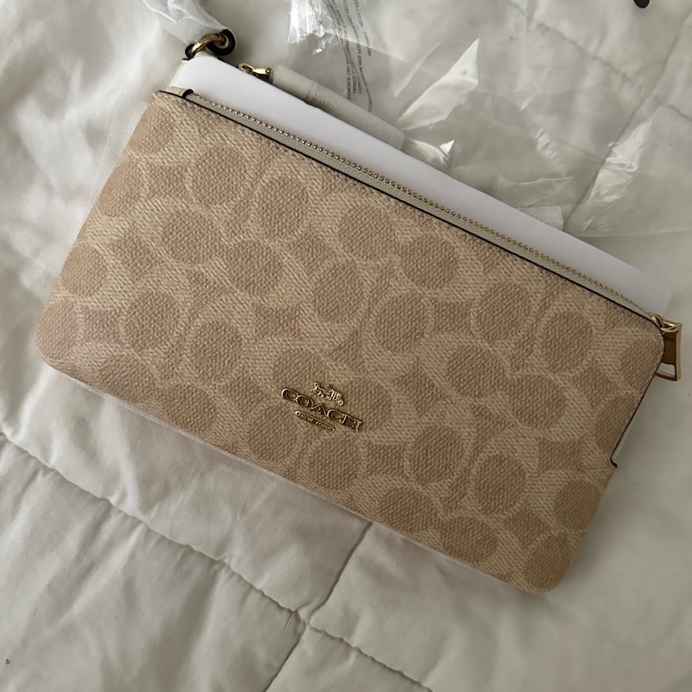 Coach Signature Canvas Wristlet in Cream and Sand w/ gold detailing - Picture 5 of 6